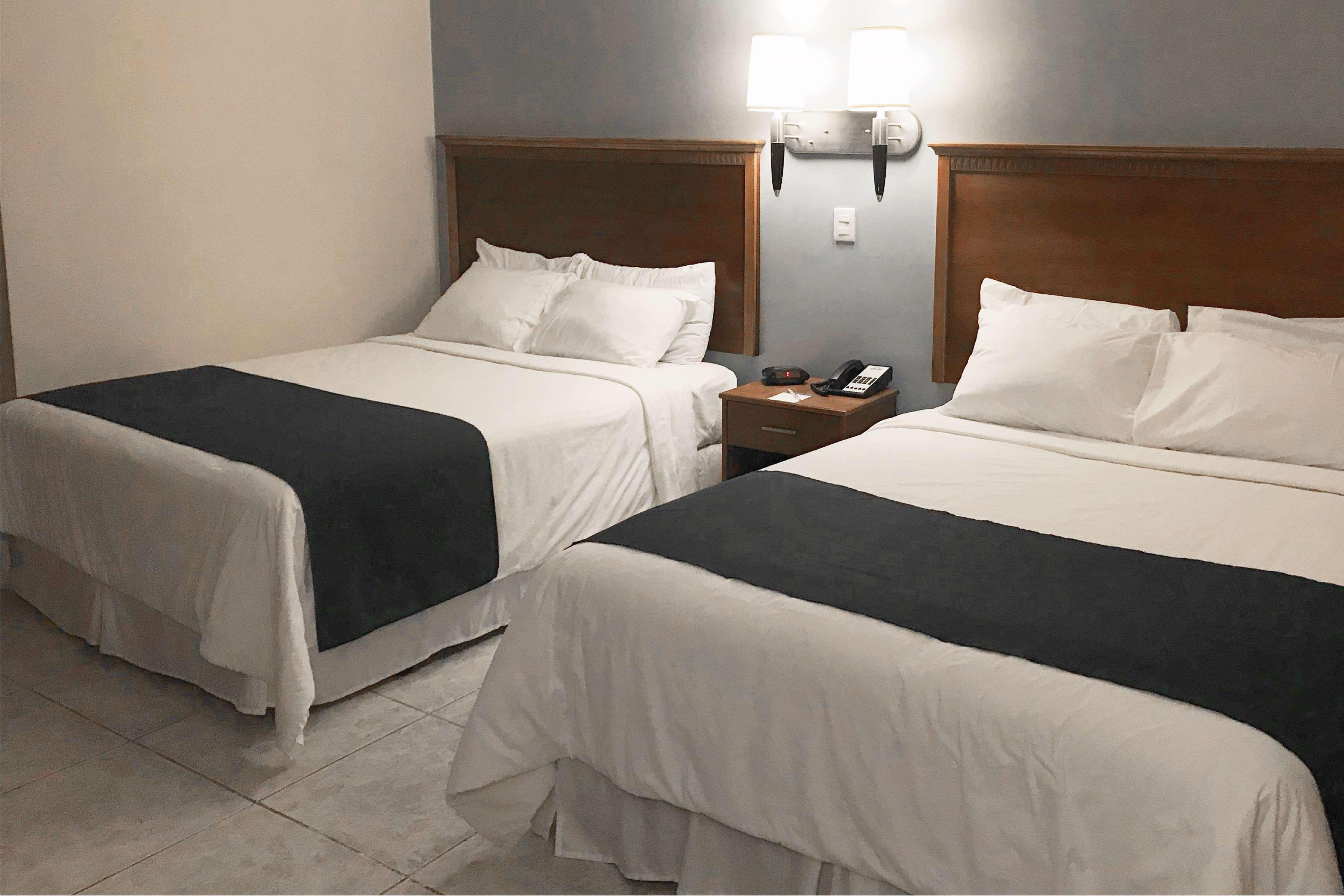 Days Inn By Wyndham פיידראס נגראס מראה חיצוני תמונה